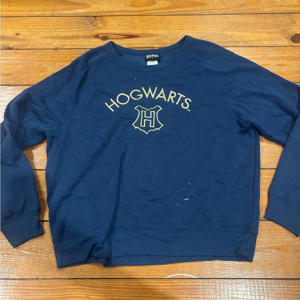 (709) +HOGWARTS - HARRY POTTER CREWNECK